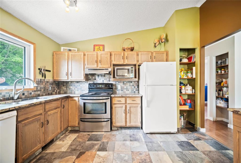 222 Charbonneau, 4 Bedrooms Bedrooms, 11 Rooms Rooms,2 BathroomsBathrooms,Residential,For Sale,Charbonneau