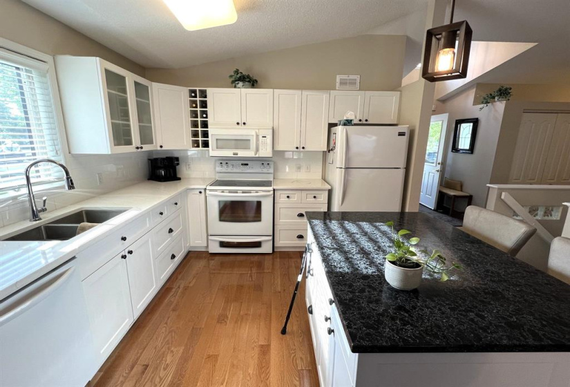79 Lakeview, 2 Bedrooms Bedrooms, 11 Rooms Rooms,2 BathroomsBathrooms,Condominium,For Sale,Lakeview
