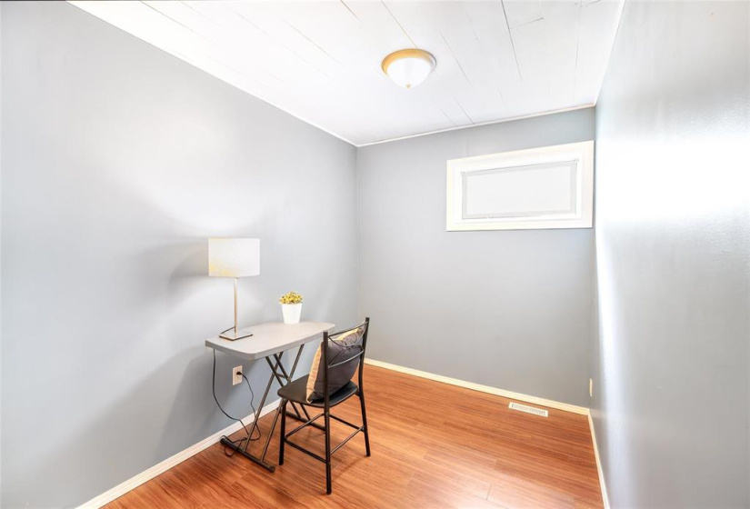 2nd bedroom