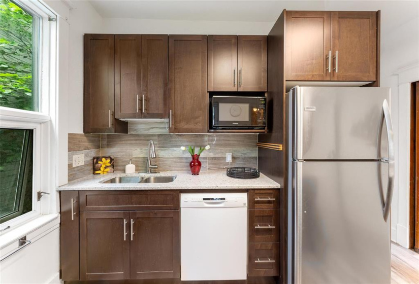 129 Monck, 4 Bedrooms Bedrooms, 11 Rooms Rooms,2 BathroomsBathrooms,Residential,For Sale,Monck