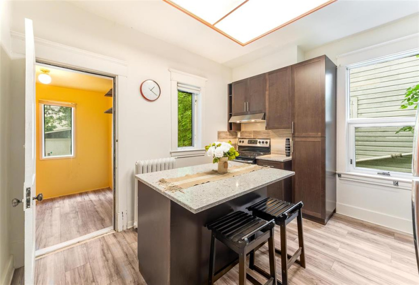 129 Monck, 4 Bedrooms Bedrooms, 11 Rooms Rooms,2 BathroomsBathrooms,Residential,For Sale,Monck