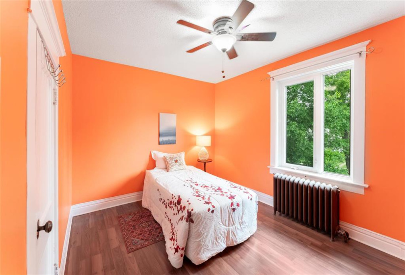 2nd bedroom