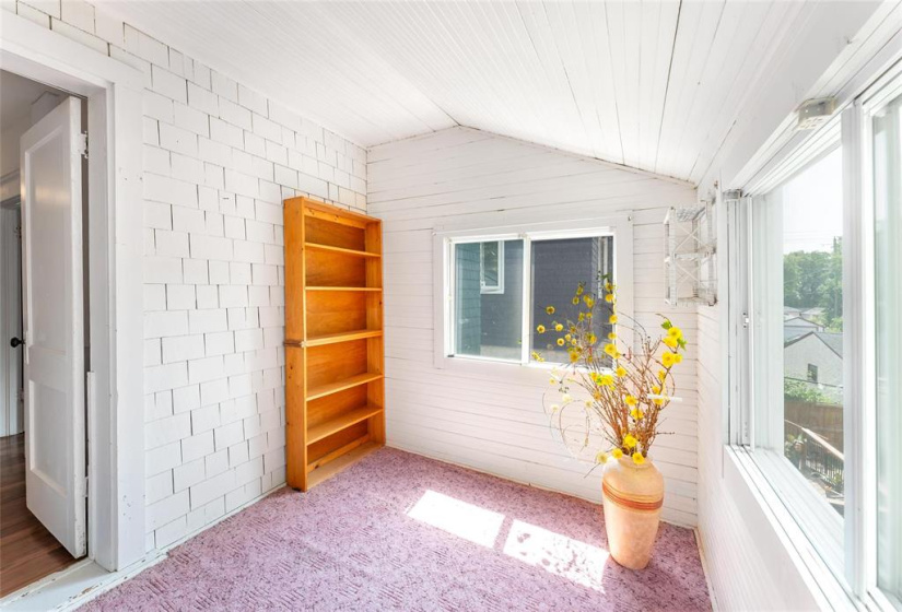 Upper back room