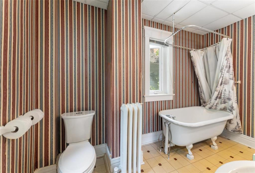Full bath on 2nd floor