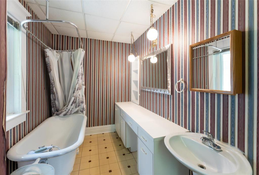 129 Monck, 4 Bedrooms Bedrooms, 11 Rooms Rooms,2 BathroomsBathrooms,Residential,For Sale,Monck