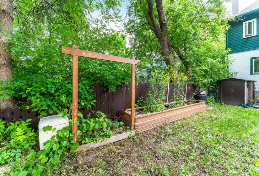 129 Monck, 4 Bedrooms Bedrooms, 11 Rooms Rooms,2 BathroomsBathrooms,Residential,For Sale,Monck