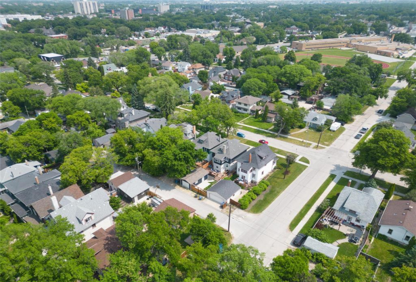 129 Monck, 4 Bedrooms Bedrooms, 11 Rooms Rooms,2 BathroomsBathrooms,Residential,For Sale,Monck