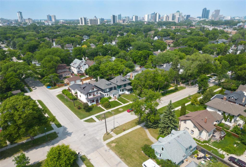 129 Monck, 4 Bedrooms Bedrooms, 11 Rooms Rooms,2 BathroomsBathrooms,Residential,For Sale,Monck