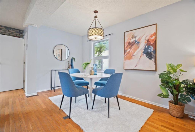 812 McCalman, 3 Bedrooms Bedrooms, 11 Rooms Rooms,1 BathroomBathrooms,Residential,For Sale,McCalman