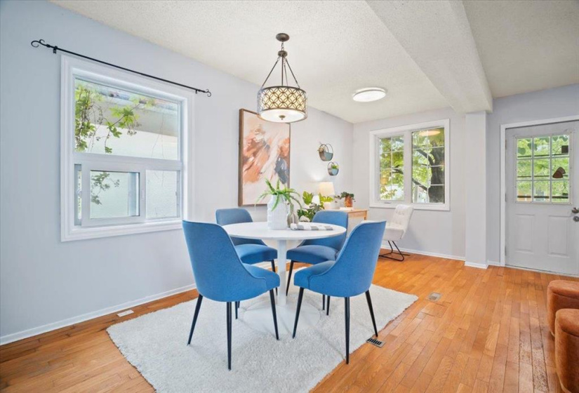 812 McCalman, 3 Bedrooms Bedrooms, 11 Rooms Rooms,1 BathroomBathrooms,Residential,For Sale,McCalman