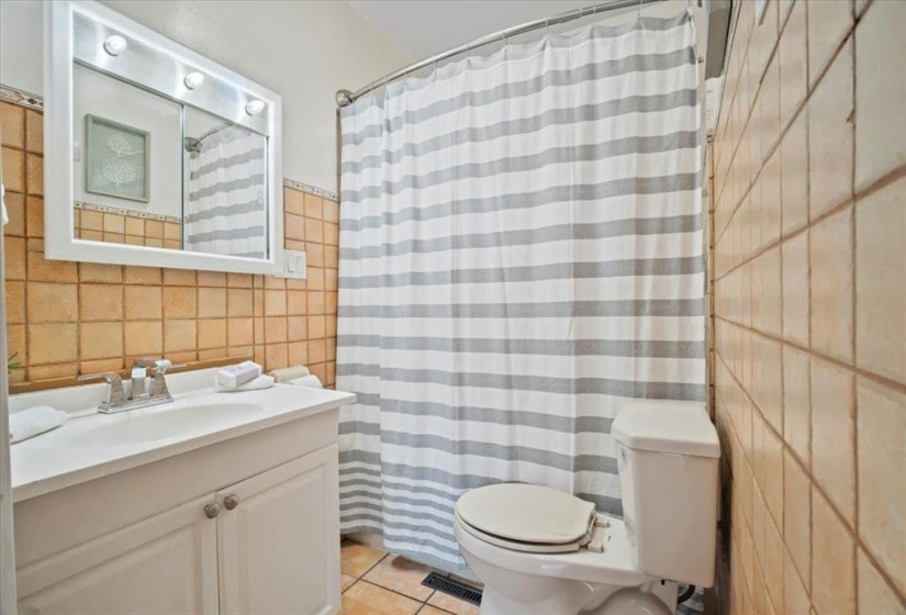 812 McCalman, 3 Bedrooms Bedrooms, 11 Rooms Rooms,1 BathroomBathrooms,Residential,For Sale,McCalman
