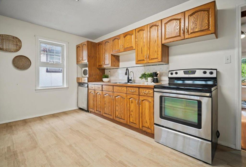 812 McCalman, 3 Bedrooms Bedrooms, 11 Rooms Rooms,1 BathroomBathrooms,Residential,For Sale,McCalman