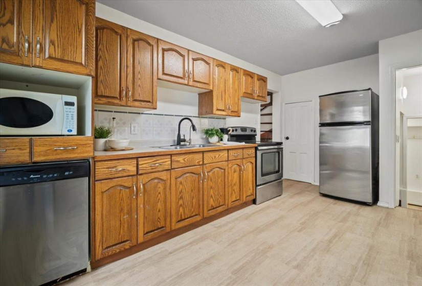 812 McCalman, 3 Bedrooms Bedrooms, 11 Rooms Rooms,1 BathroomBathrooms,Residential,For Sale,McCalman