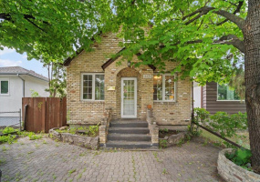 812 McCalman, 3 Bedrooms Bedrooms, 11 Rooms Rooms,1 BathroomBathrooms,Residential,For Sale,McCalman