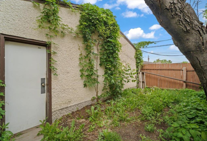 812 McCalman, 3 Bedrooms Bedrooms, 11 Rooms Rooms,1 BathroomBathrooms,Residential,For Sale,McCalman