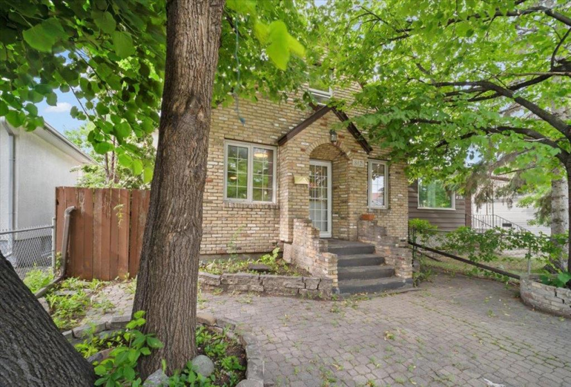 812 McCalman, 3 Bedrooms Bedrooms, 11 Rooms Rooms,1 BathroomBathrooms,Residential,For Sale,McCalman