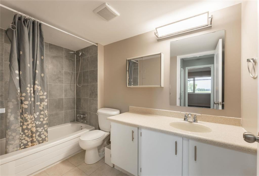 650 Kenaston, 2 Bedrooms Bedrooms, 6 Rooms Rooms,1 BathroomBathrooms,Condominium,For Sale,Kenaston