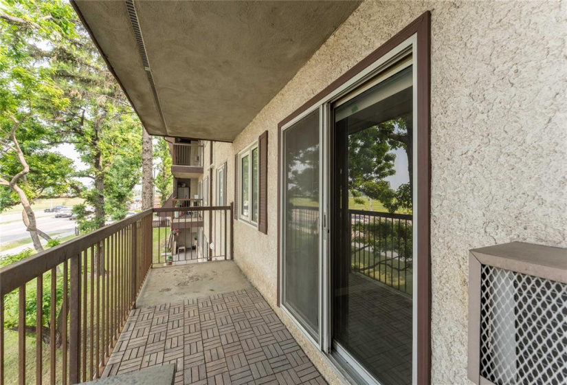 650 Kenaston, 2 Bedrooms Bedrooms, 6 Rooms Rooms,1 BathroomBathrooms,Condominium,For Sale,Kenaston