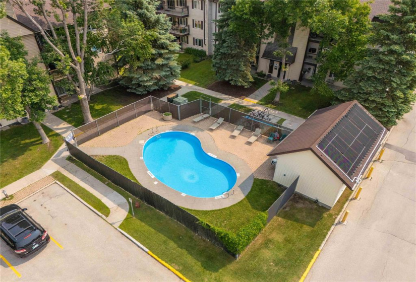 650 Kenaston, 2 Bedrooms Bedrooms, 6 Rooms Rooms,1 BathroomBathrooms,Condominium,For Sale,Kenaston