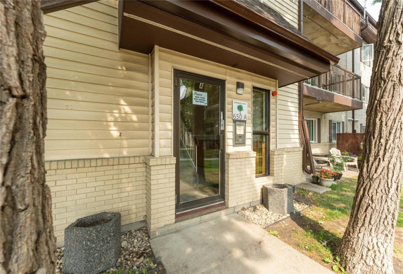 650 Kenaston, 2 Bedrooms Bedrooms, 6 Rooms Rooms,1 BathroomBathrooms,Condominium,For Sale,Kenaston