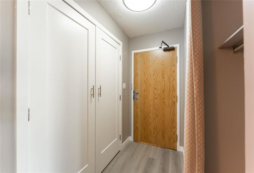 650 Kenaston, 2 Bedrooms Bedrooms, 6 Rooms Rooms,1 BathroomBathrooms,Condominium,For Sale,Kenaston