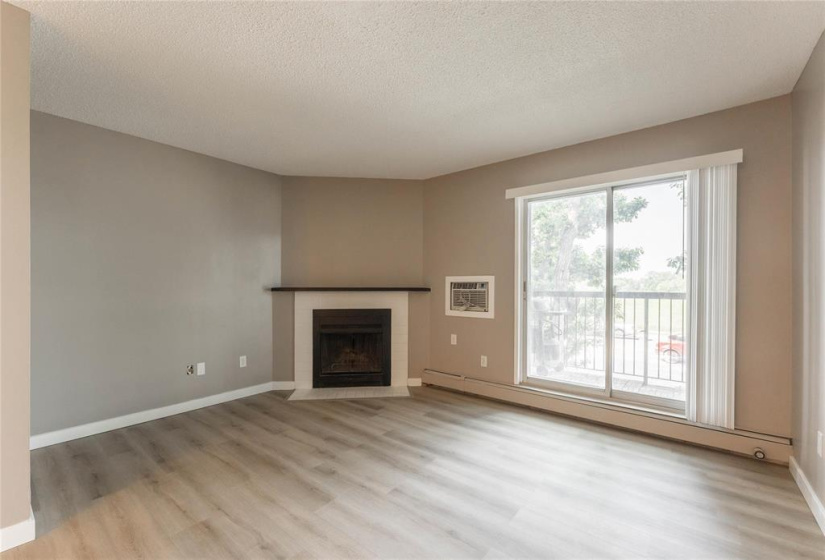 650 Kenaston, 2 Bedrooms Bedrooms, 6 Rooms Rooms,1 BathroomBathrooms,Condominium,For Sale,Kenaston