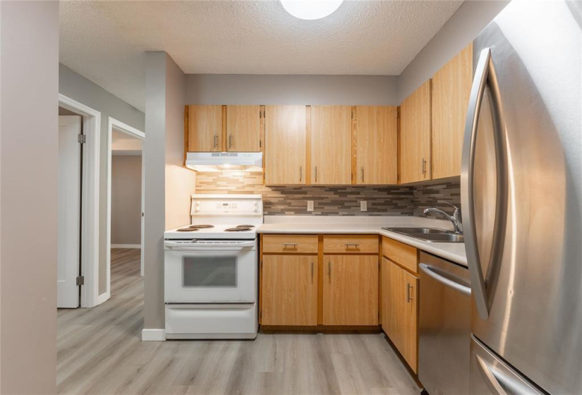 650 Kenaston, 2 Bedrooms Bedrooms, 6 Rooms Rooms,1 BathroomBathrooms,Condominium,For Sale,Kenaston