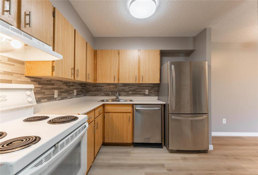650 Kenaston, 2 Bedrooms Bedrooms, 6 Rooms Rooms,1 BathroomBathrooms,Condominium,For Sale,Kenaston