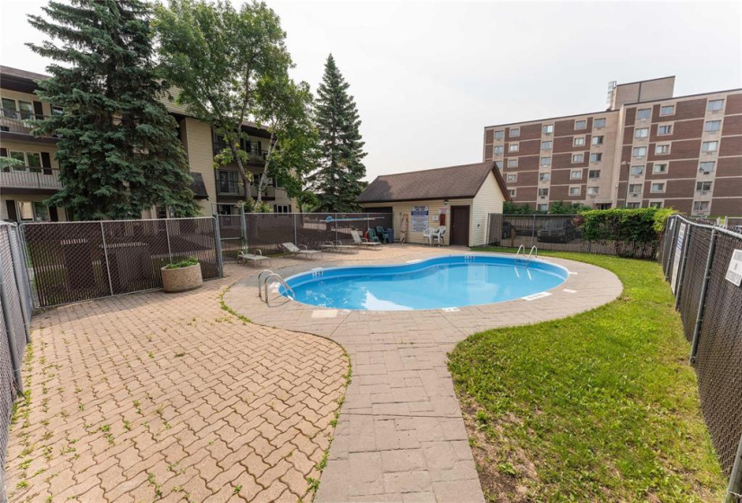 650 Kenaston, 2 Bedrooms Bedrooms, 6 Rooms Rooms,1 BathroomBathrooms,Condominium,For Sale,Kenaston