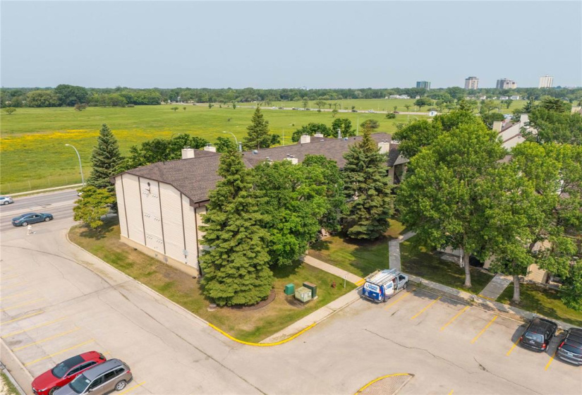 650 Kenaston, 2 Bedrooms Bedrooms, 6 Rooms Rooms,1 BathroomBathrooms,Condominium,For Sale,Kenaston