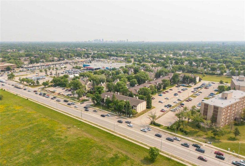 650 Kenaston, 2 Bedrooms Bedrooms, 6 Rooms Rooms,1 BathroomBathrooms,Condominium,For Sale,Kenaston