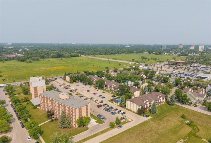 650 Kenaston, 2 Bedrooms Bedrooms, 6 Rooms Rooms,1 BathroomBathrooms,Condominium,For Sale,Kenaston
