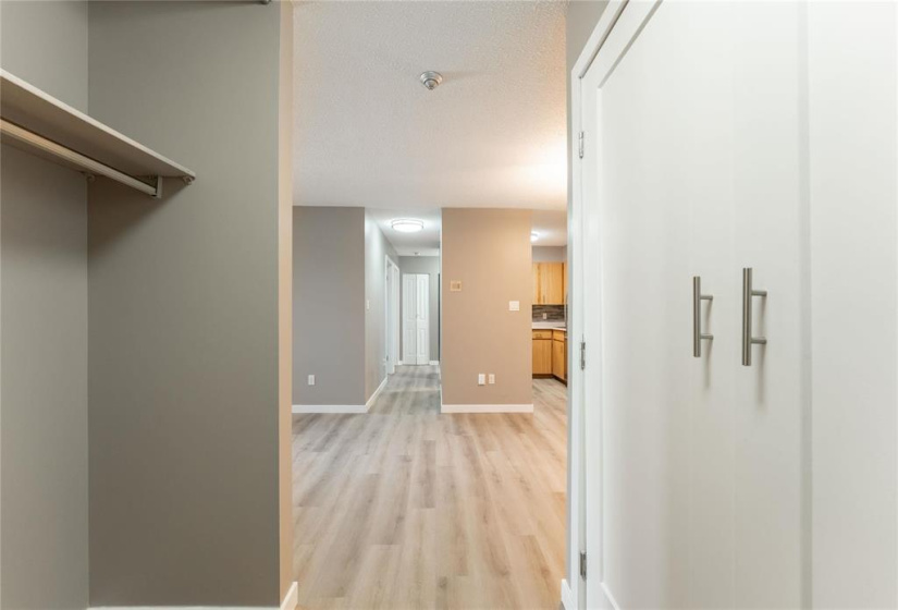 650 Kenaston, 2 Bedrooms Bedrooms, 6 Rooms Rooms,1 BathroomBathrooms,Condominium,For Sale,Kenaston