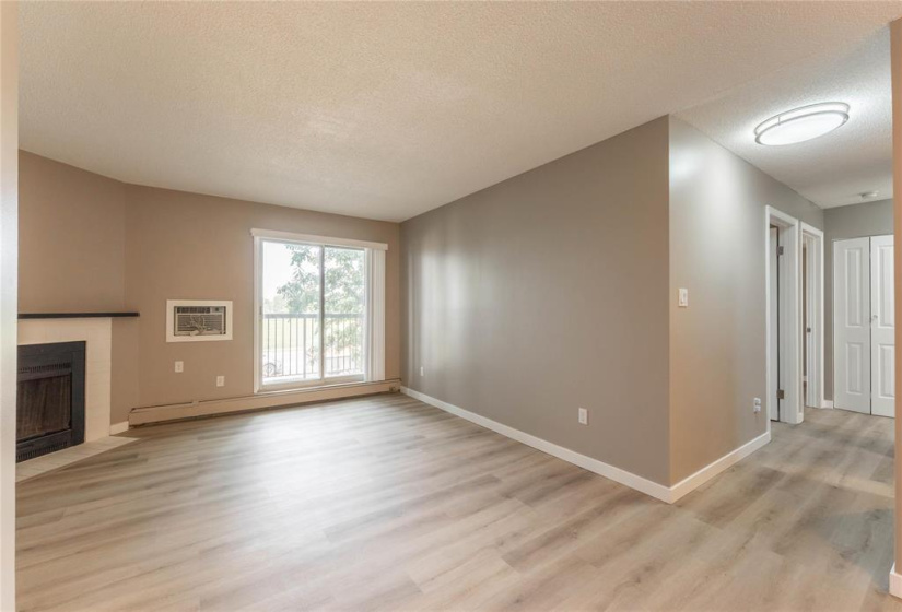 650 Kenaston, 2 Bedrooms Bedrooms, 6 Rooms Rooms,1 BathroomBathrooms,Condominium,For Sale,Kenaston