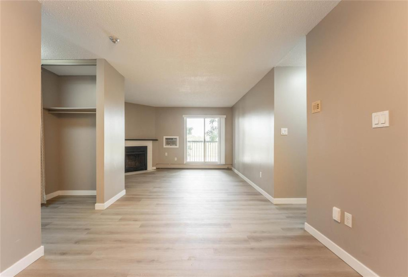 650 Kenaston, 2 Bedrooms Bedrooms, 6 Rooms Rooms,1 BathroomBathrooms,Condominium,For Sale,Kenaston
