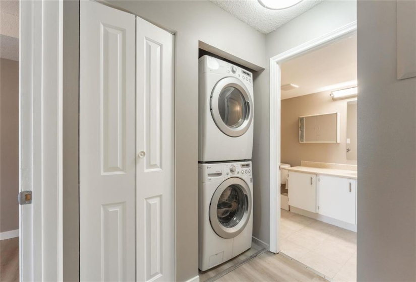650 Kenaston, 2 Bedrooms Bedrooms, 6 Rooms Rooms,1 BathroomBathrooms,Condominium,For Sale,Kenaston