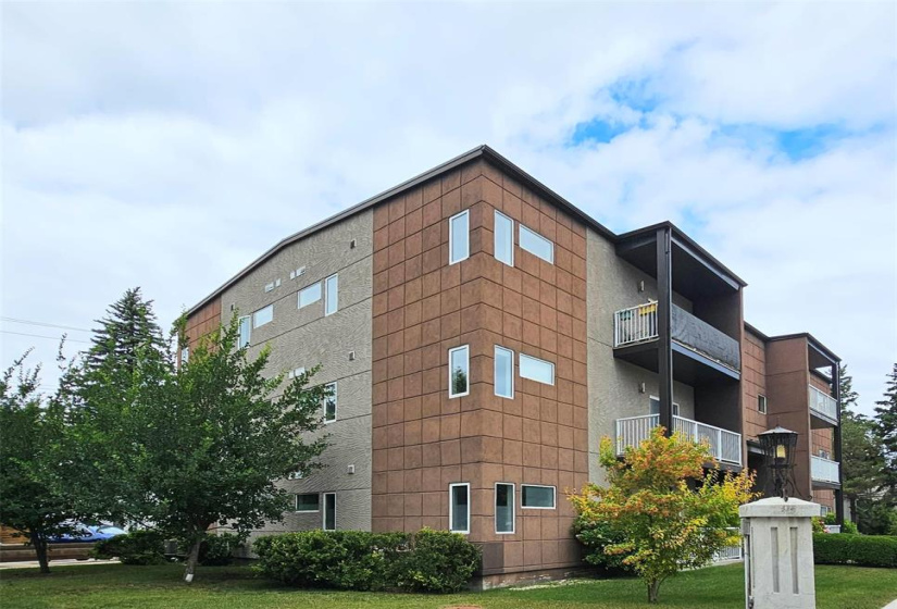 858 St Mary's, 2 Bedrooms Bedrooms, 7 Rooms Rooms,1 BathroomBathrooms,Condominium,For Sale,St Mary's