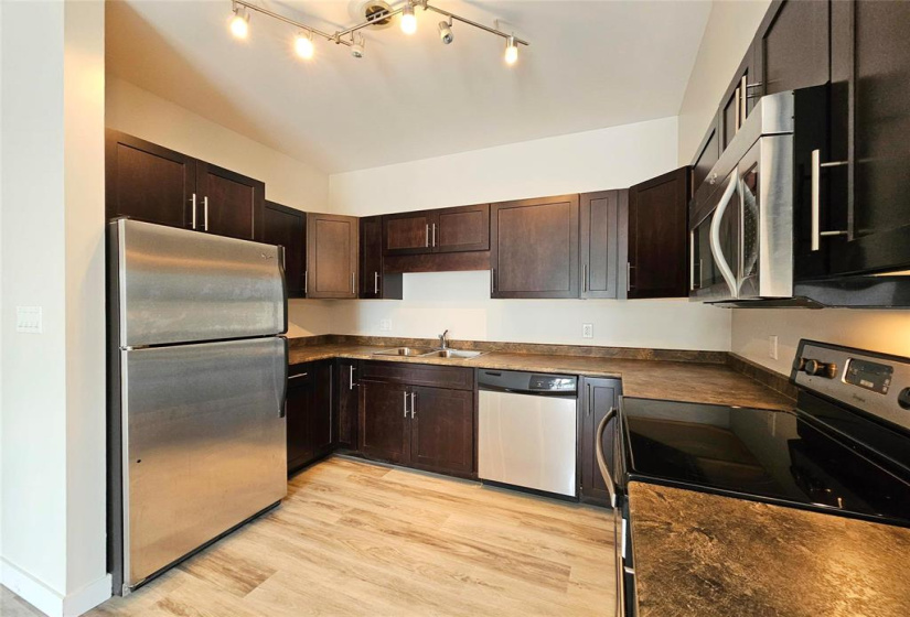 858 St Mary's, 2 Bedrooms Bedrooms, 7 Rooms Rooms,1 BathroomBathrooms,Condominium,For Sale,St Mary's