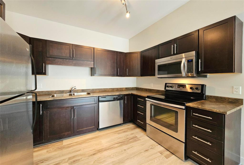 858 St Mary's, 2 Bedrooms Bedrooms, 7 Rooms Rooms,1 BathroomBathrooms,Condominium,For Sale,St Mary's
