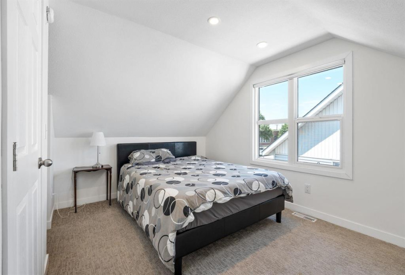1403 Logan, 4 Bedrooms Bedrooms, 9 Rooms Rooms,2 BathroomsBathrooms,Residential,For Sale,Logan