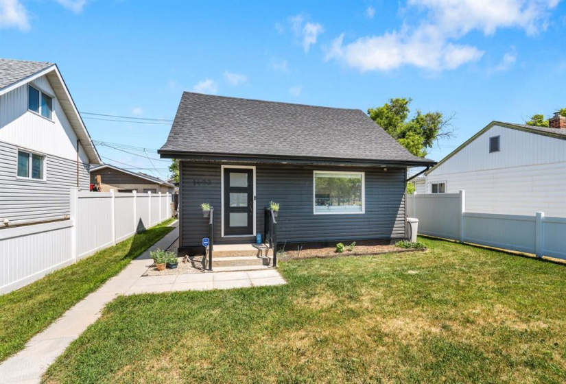 1403 Logan, 4 Bedrooms Bedrooms, 9 Rooms Rooms,2 BathroomsBathrooms,Residential,For Sale,Logan