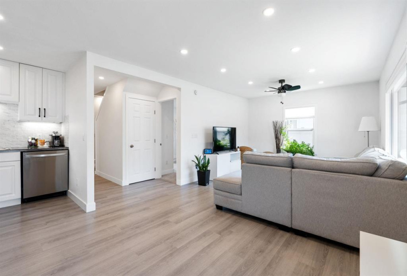 1403 Logan, 4 Bedrooms Bedrooms, 9 Rooms Rooms,2 BathroomsBathrooms,Residential,For Sale,Logan