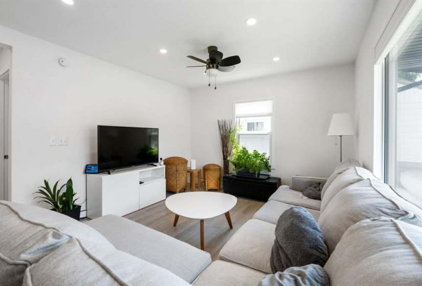 1403 Logan, 4 Bedrooms Bedrooms, 9 Rooms Rooms,2 BathroomsBathrooms,Residential,For Sale,Logan