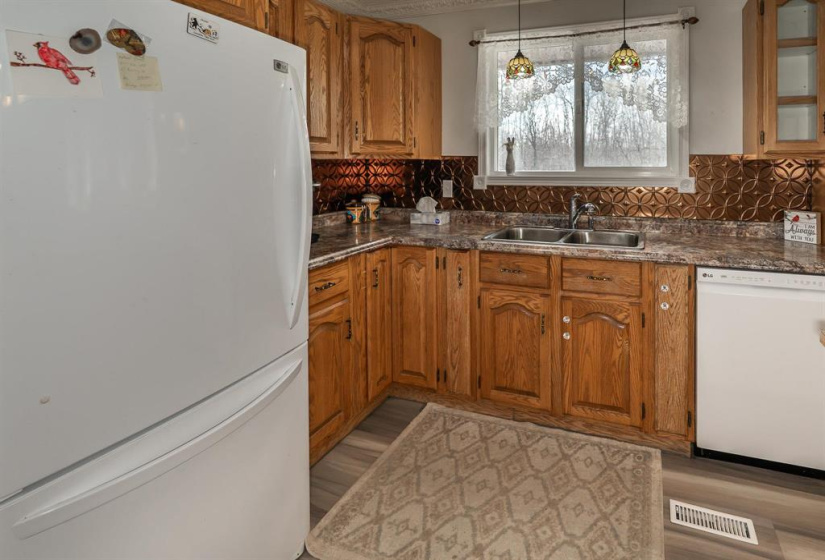 25109 35 N, 3 Bedrooms Bedrooms, 9 Rooms Rooms,2 BathroomsBathrooms,Residential,For Sale,35 N