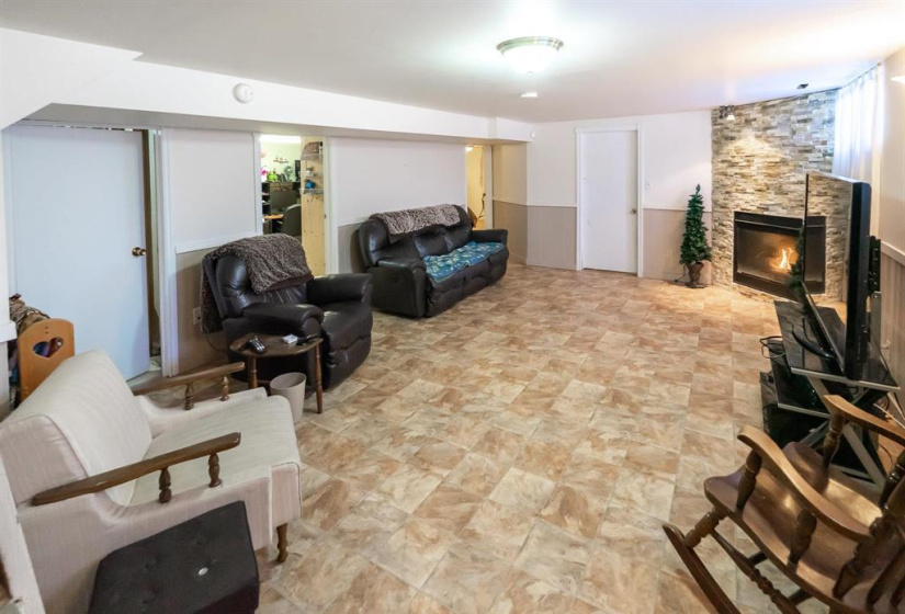 25109 35 N, 3 Bedrooms Bedrooms, 9 Rooms Rooms,2 BathroomsBathrooms,Residential,For Sale,35 N