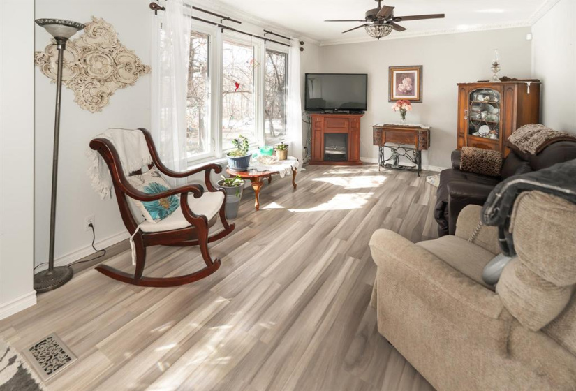 25109 35 N, 3 Bedrooms Bedrooms, 9 Rooms Rooms,2 BathroomsBathrooms,Residential,For Sale,35 N