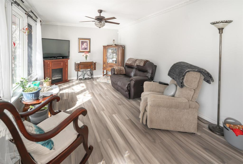25109 35 N, 3 Bedrooms Bedrooms, 9 Rooms Rooms,2 BathroomsBathrooms,Residential,For Sale,35 N