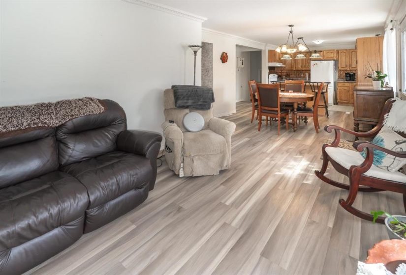 25109 35 N, 3 Bedrooms Bedrooms, 9 Rooms Rooms,2 BathroomsBathrooms,Residential,For Sale,35 N
