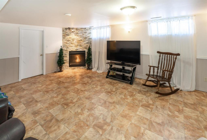 25109 35 N, 3 Bedrooms Bedrooms, 9 Rooms Rooms,2 BathroomsBathrooms,Residential,For Sale,35 N