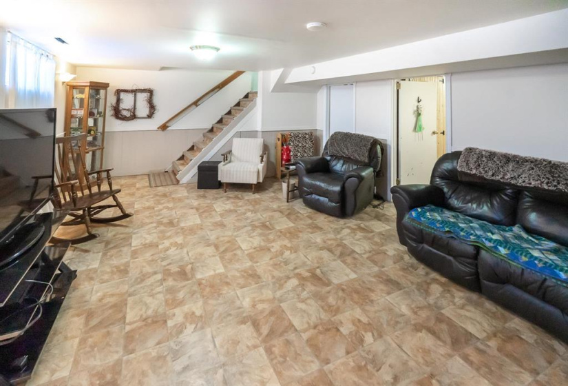 25109 35 N, 3 Bedrooms Bedrooms, 9 Rooms Rooms,2 BathroomsBathrooms,Residential,For Sale,35 N